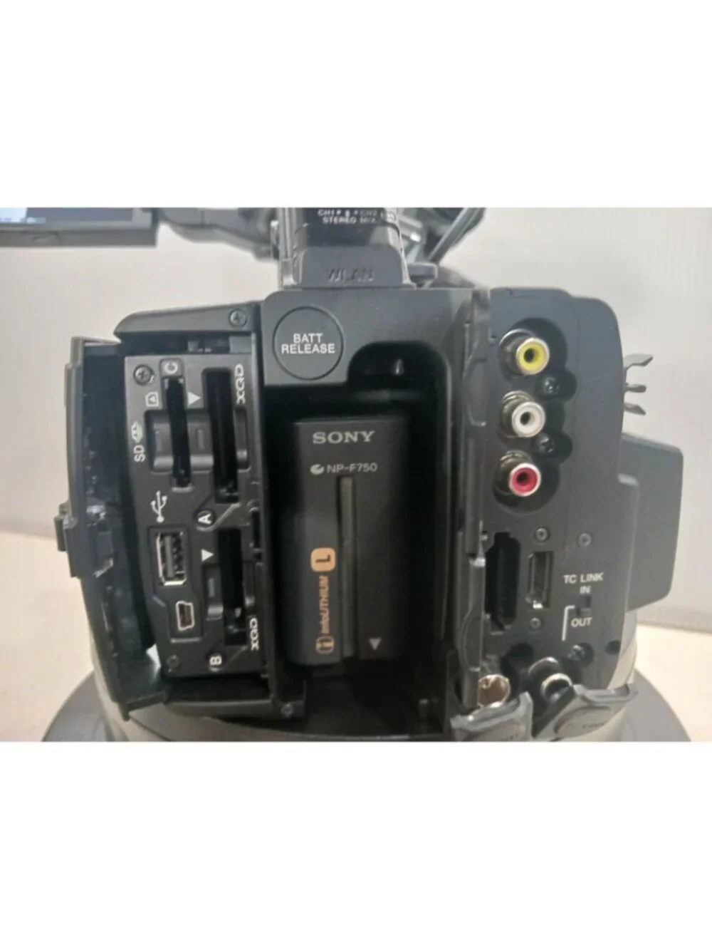 Prof. Sony PXW-Z100 4K XDCAM  Camcorder in great Condition--184 original hours